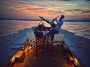 Festa Privata A Bordo Di Una Barca, Lago Di Garda