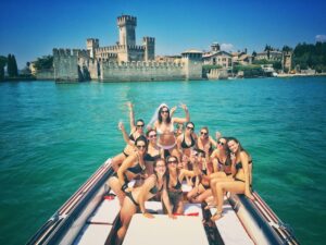 Jungesellinenabschied auf dem Gardasee: Fest im Boot