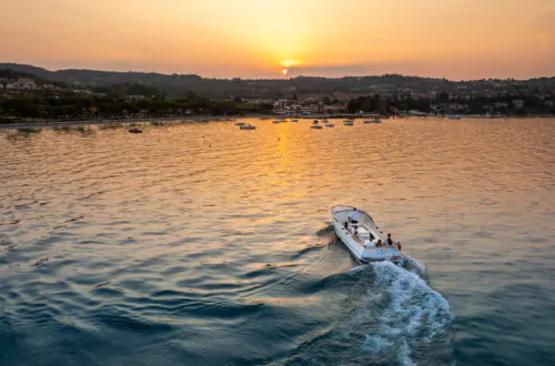 tramonto in barca sul Lago di Garda